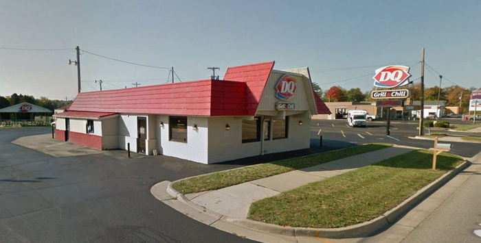 Dog n Suds (DogNSuds, Dog-N-Suds) - Stugis - 1100 W Chicago 2 - 2013 Now Dq (newer photo)